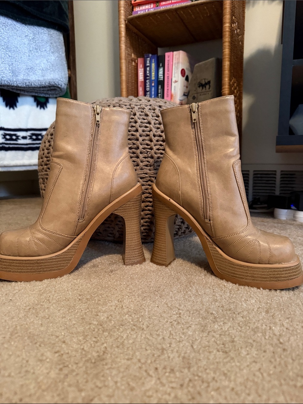 Y2K Chunky Tan Heeled Boots - Picture 7 of 11